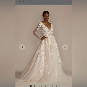 New Davids Bridal dress never worn. With pretty lace and tulle layer bottom